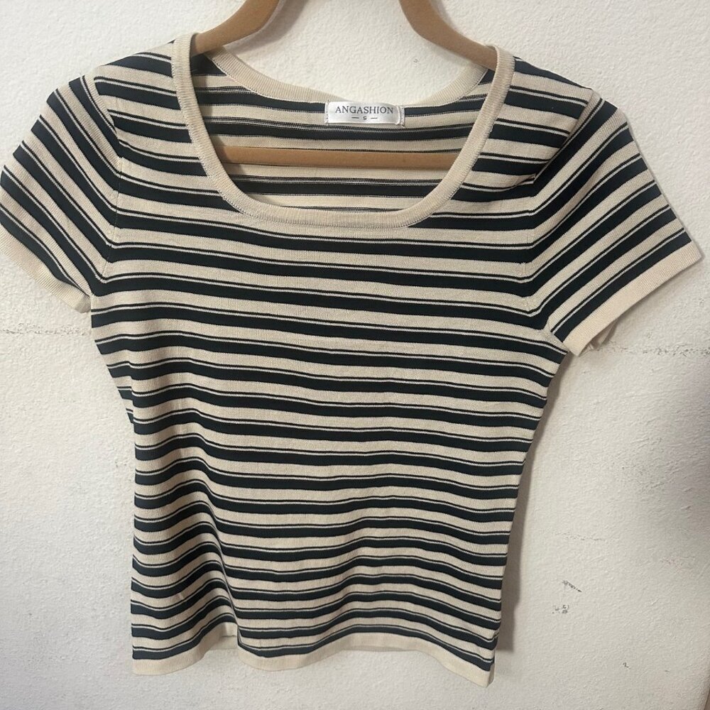 Angashion Women's Small Striped Top Black Cream Knit Short Sleeves NWT